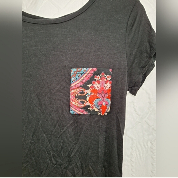 Black and Paisley Short Sleeve Top - Picture 2 of 6